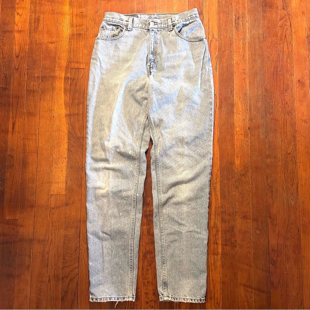 Vintage Levi’s 550 Relaxed Fit Light Wash Distressed Denim Blue Jeans 10 (28x32)